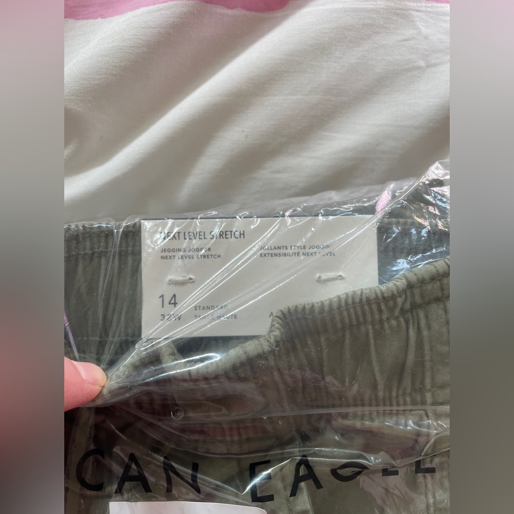 BNWT AE Next Level High-Waisted
Jegging Jogger in Olive - Picture 14 of 16